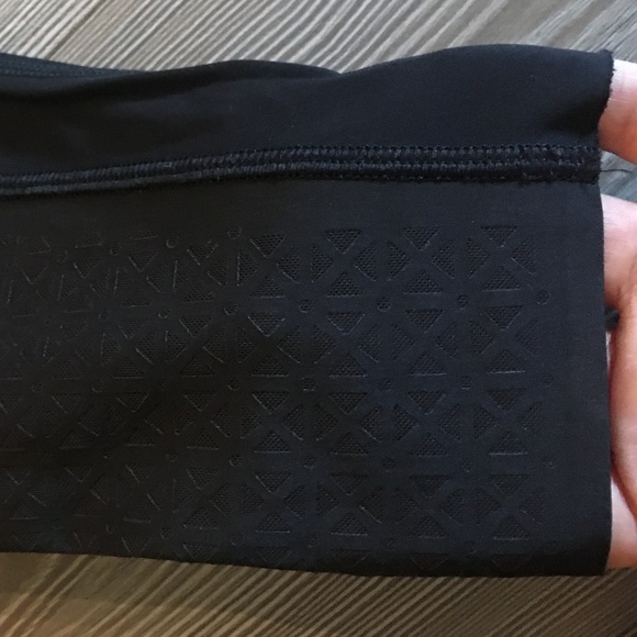 Lululemon leggings w/ mesh sz 6 - Picture 3 of 4